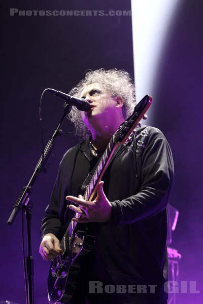 THE CURE - 2016-11-15 - PARIS - Accor Arena - Robert James Smith